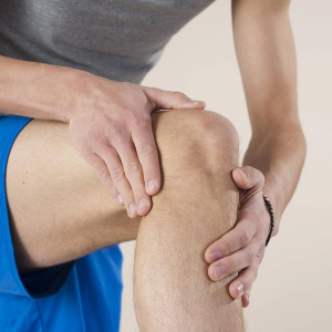 Названы самые распространенные причины боли в коленях